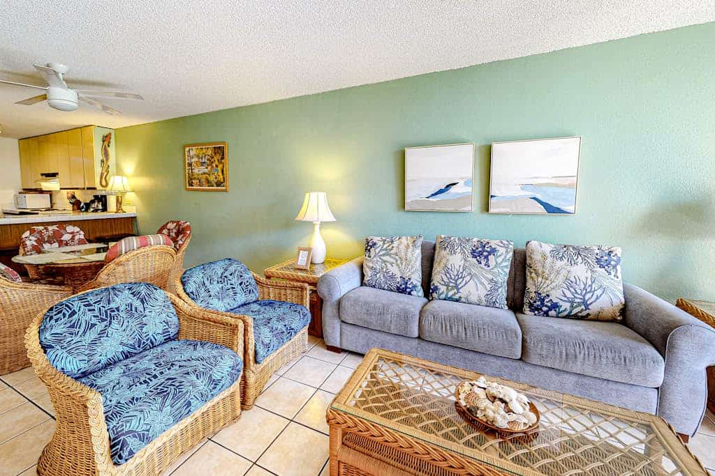 Second Floor Condo with Free WiFi, Furnished Lanai, Shared Pool, Hot Tub, Tennis