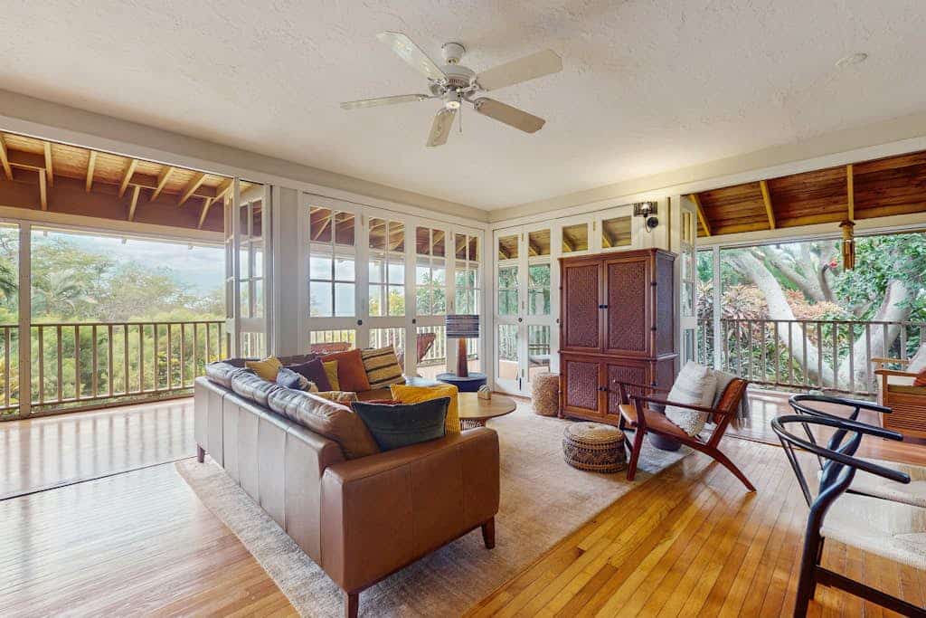 Beautiful oceanfront condo with lanai, pool, beach access, & washer/dryer