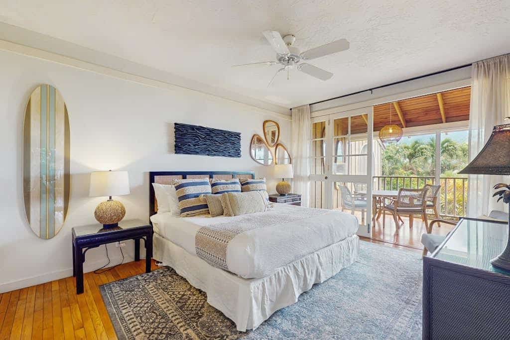 Beautiful oceanfront condo with lanai, pool, beach access, & washer/dryer