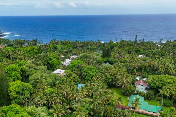 Tranquil Island Escape | Walk to Kehena Beach | Washer & dryer, WiFi