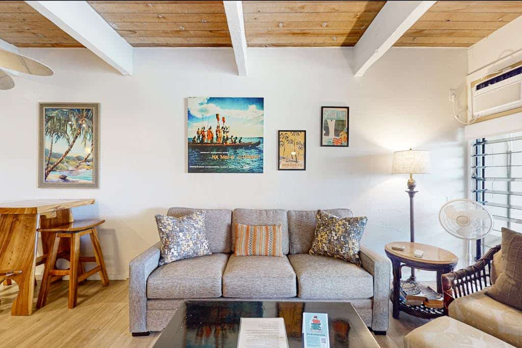 Beach condo with shared pool & hot tub/private lanai - near beaches/restaurants