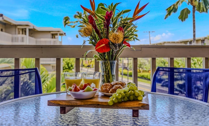 Beach condo with shared pool & hot tub/private lanai - near beaches/restaurants