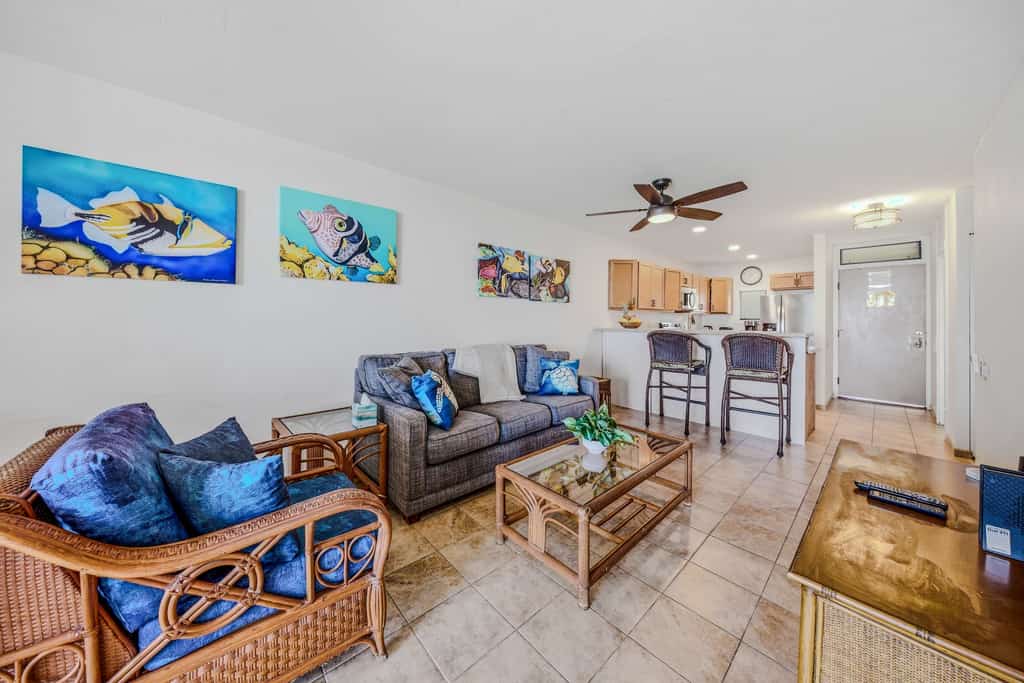 Direct oceanfront condo with pool & hot tub