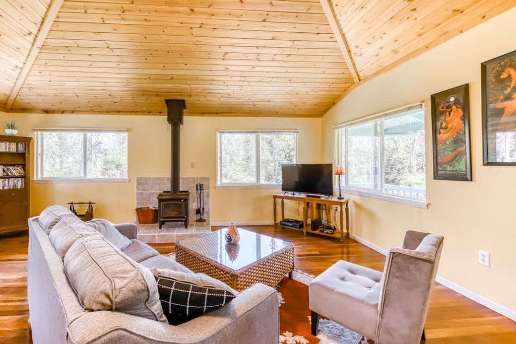 Charming home w/ wood stove - 10 minutes to Hawaii Volcanoes Nat'l Park