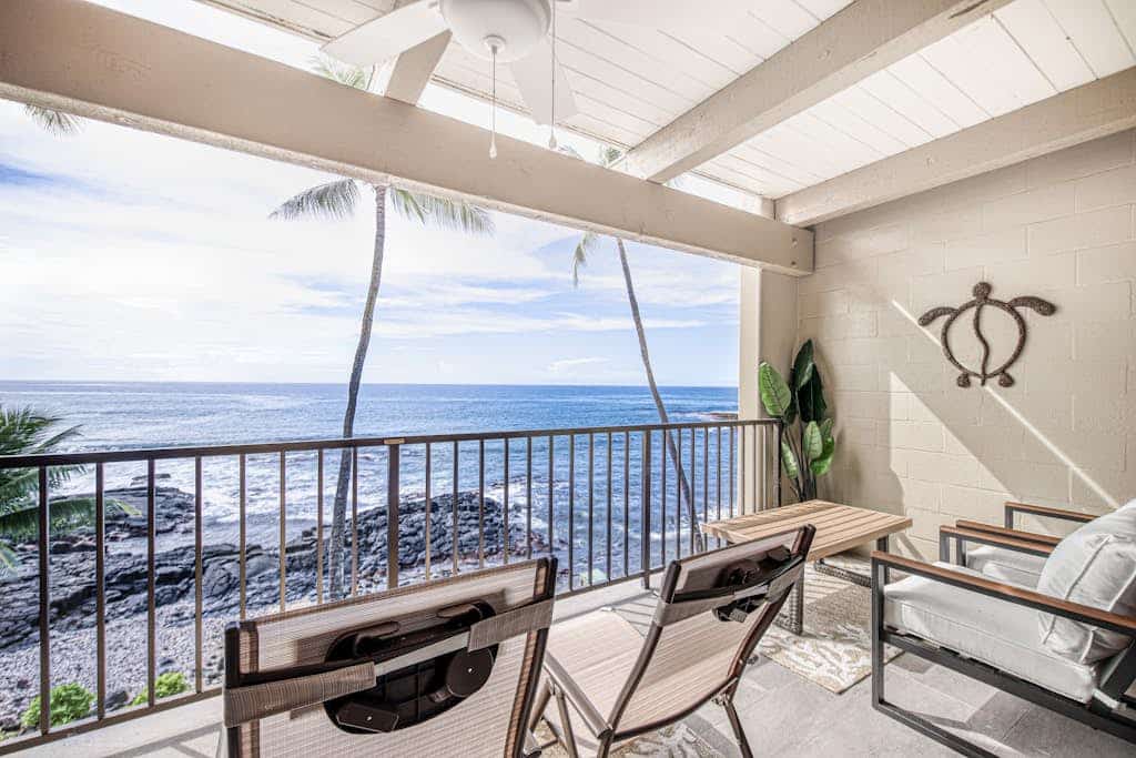 Relaxing oceanfront condo with view, hot tub, pool & lanai