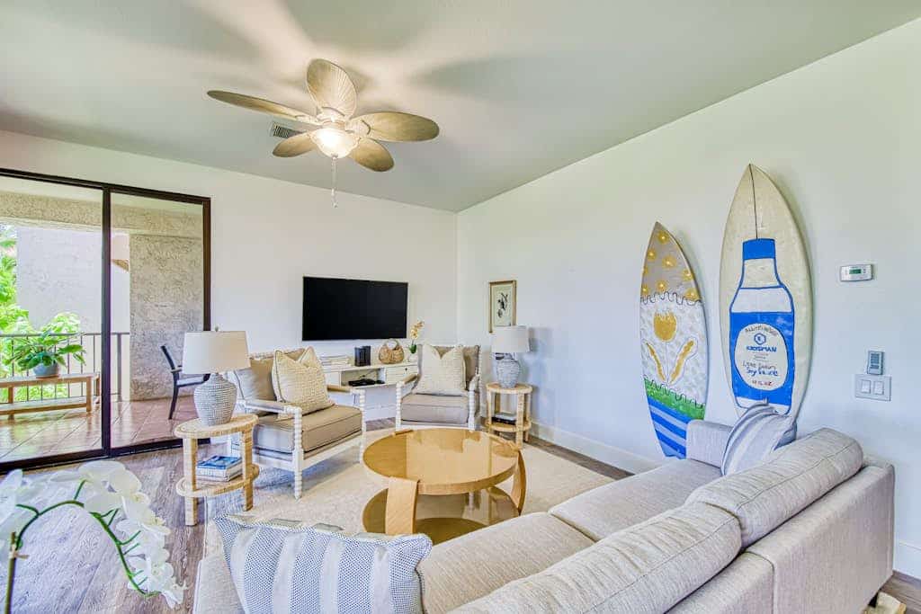 Elegant, second floor condo with lanai, pool and hot tub access, and central AC