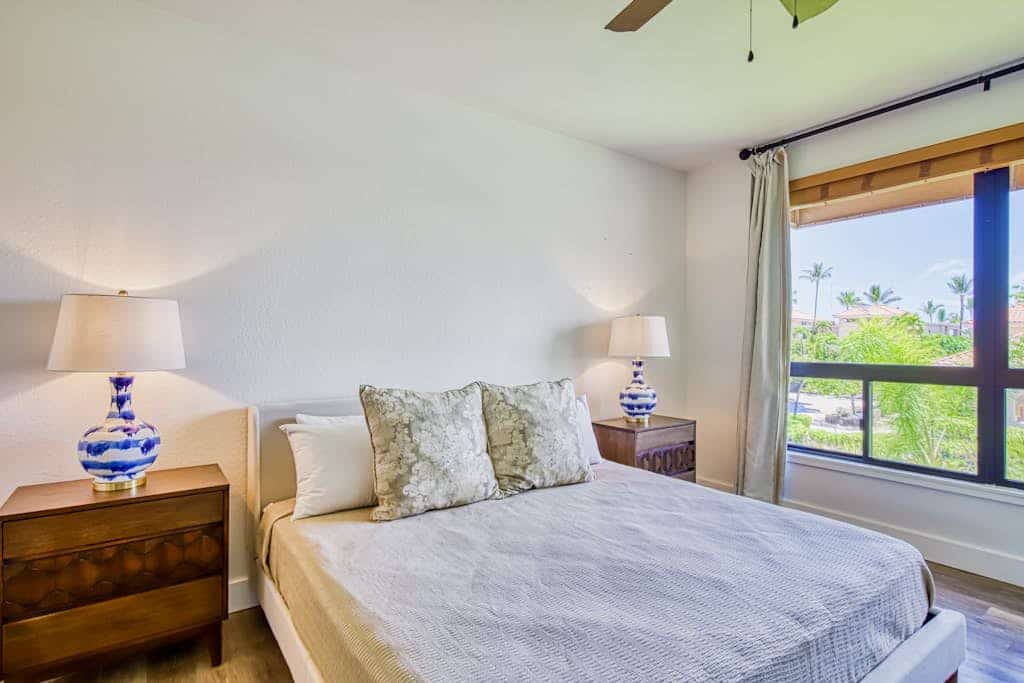 Elegant, second floor condo with lanai, pool and hot tub access, and central AC