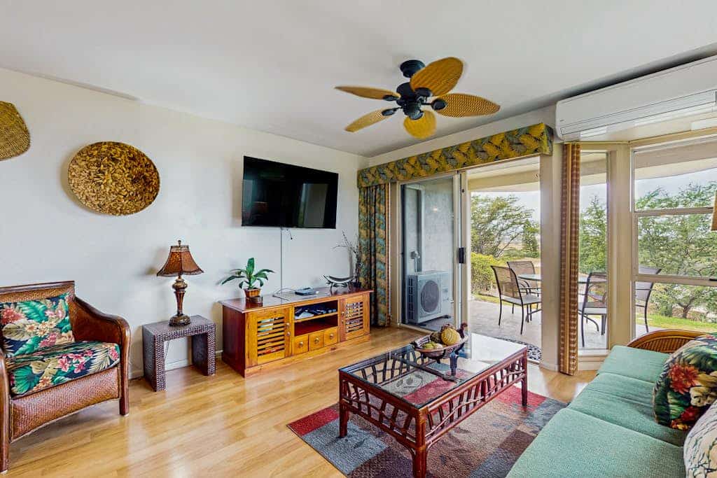 Charming suite close to beach with amazing views, on-site pool & tennis