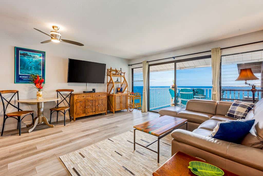 Oceanfront condo with lanai, pool, hot tub, WiFi, central AC, W/D & amazing view