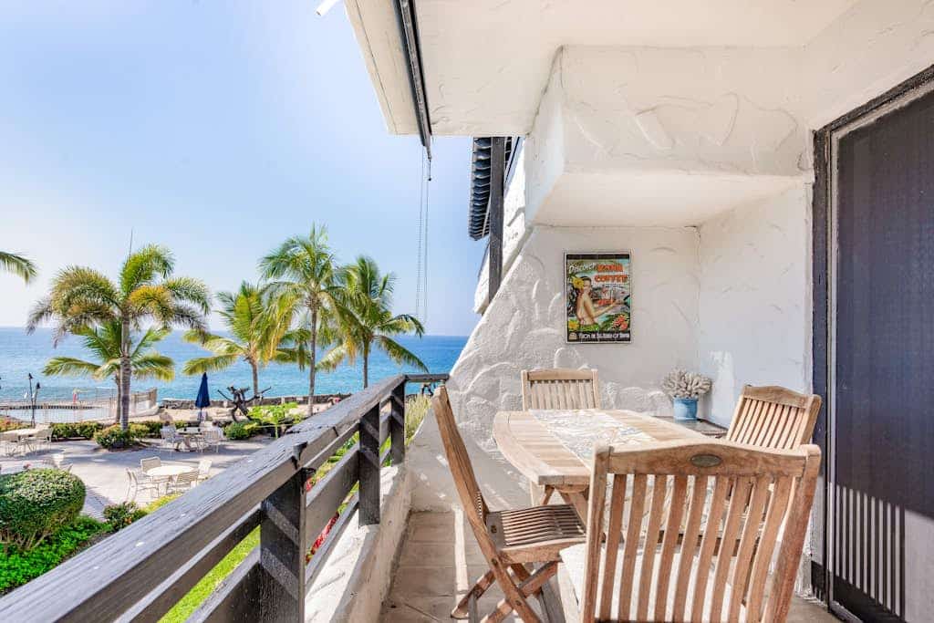 Second-floor, ocean view condo in oceanfront complex with lanai, AC & 2 pools