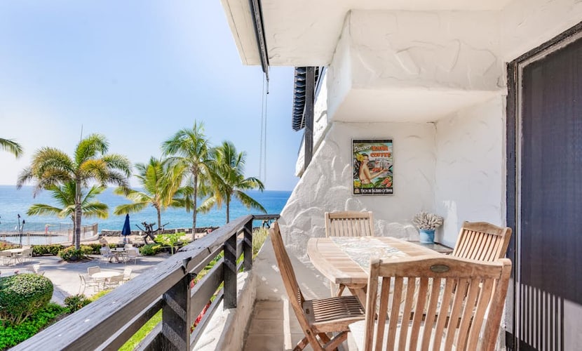 Second-floor, ocean view condo in oceanfront complex with lanai, AC & 2 pools
