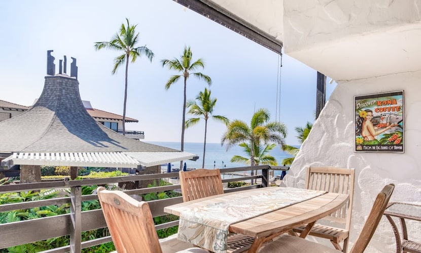 Second-floor, ocean view condo in oceanfront complex with lanai, AC & 2 pools