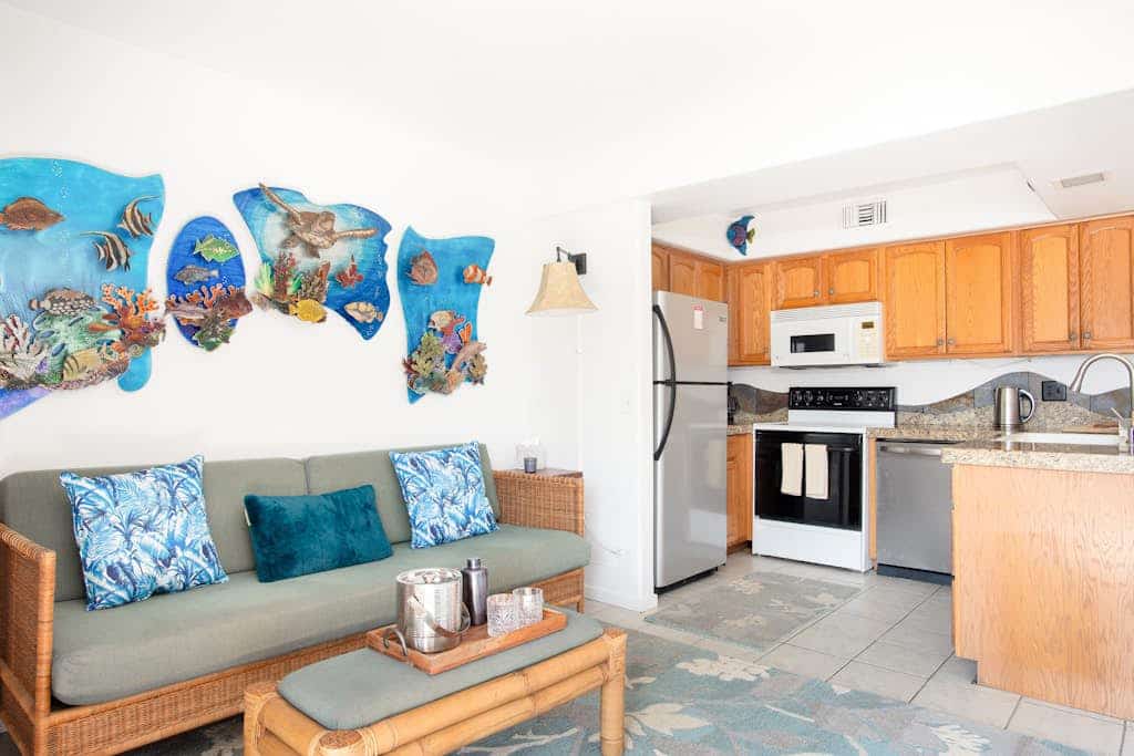 Second-floor, ocean view condo in oceanfront complex with lanai, AC & 2 pools