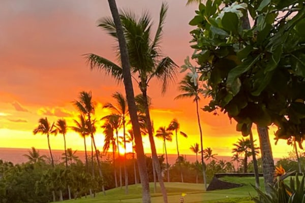 Kona Cabana - ground-floor condo with ocean/golf views, pools & hot tub access