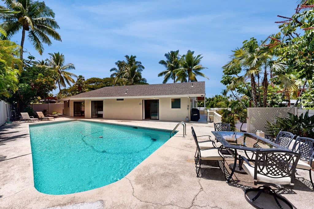 Spacious retreat home with private pool & screened lanais - conveniently located