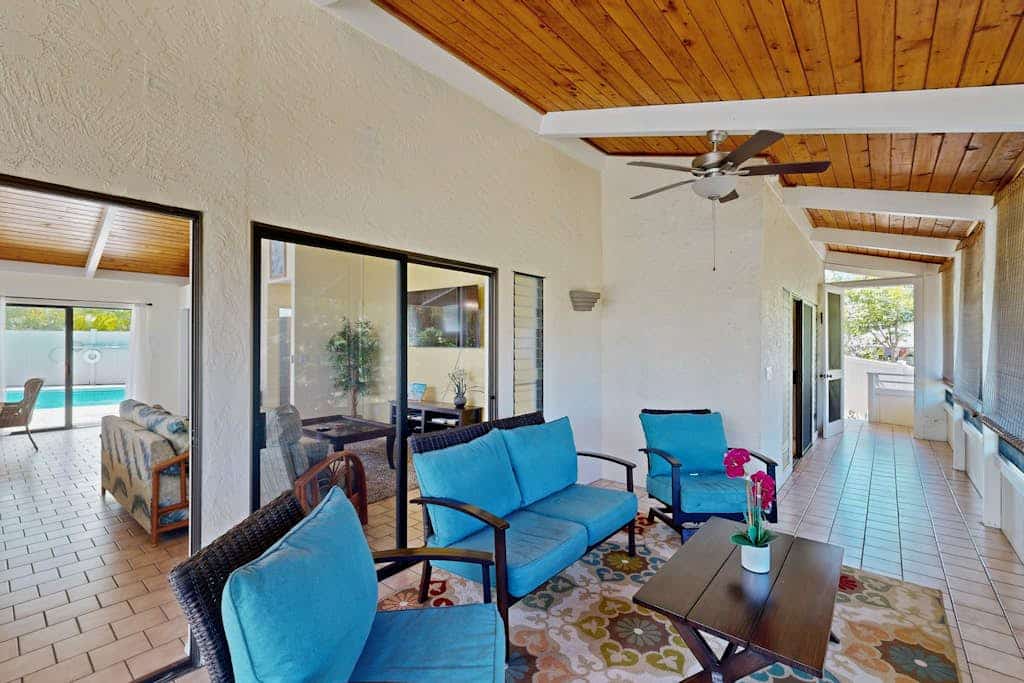 Spacious retreat home with private pool & screened lanais - conveniently located