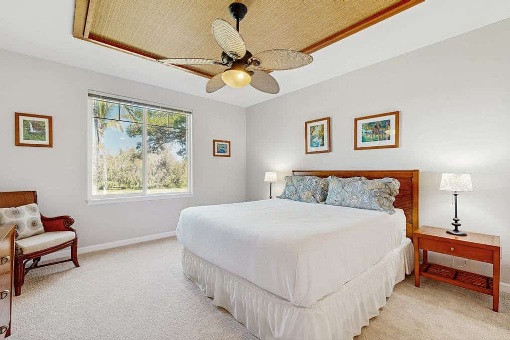 Family friendly condo w/ golf course view, shared hot tub, pool & near the beach