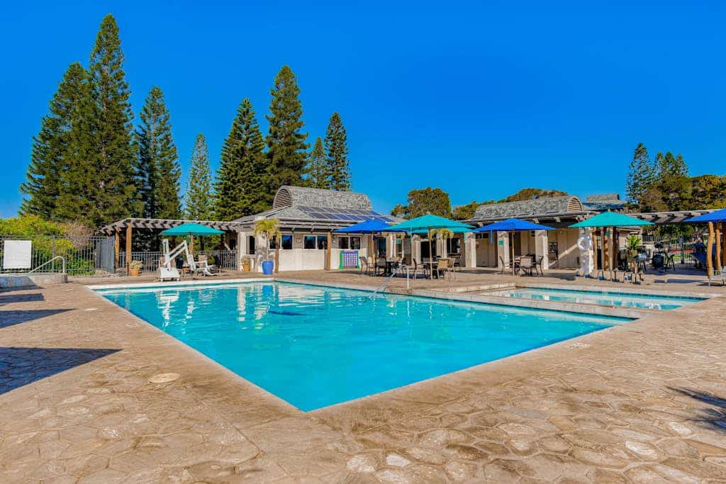 Newly-renovated beautiful spacious Condo w/ fabulous mountain & golf course view