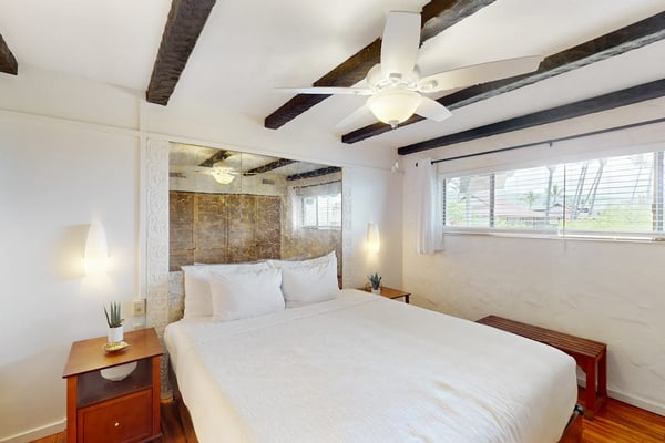 Waterfront condo with shared pools, private beach, lanai, W/D, and AC