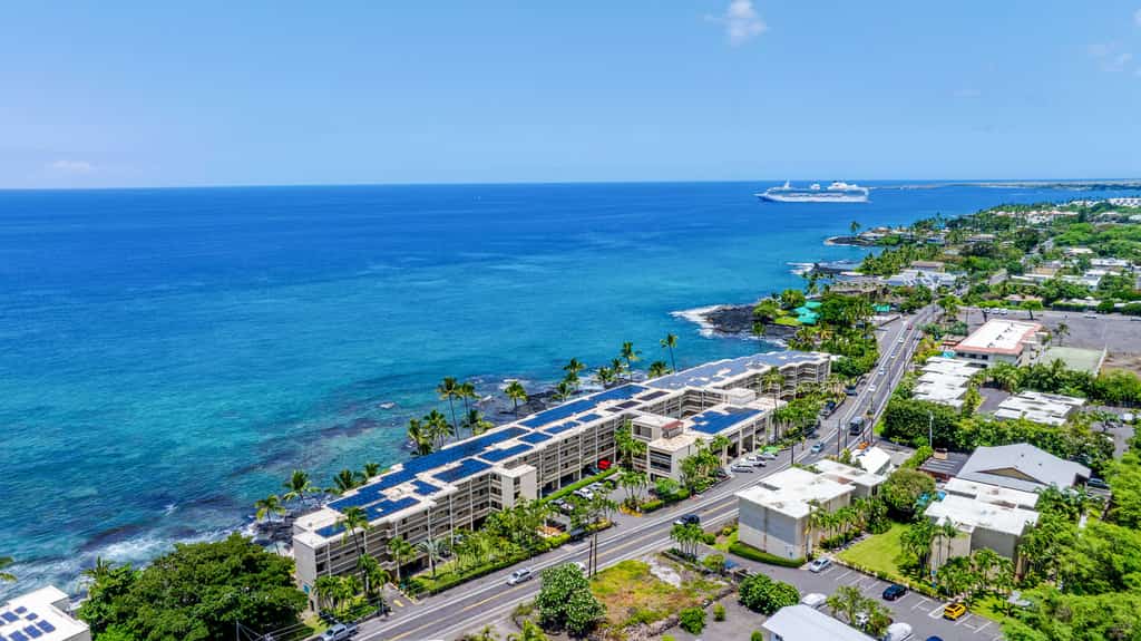 Cozy studio with a shared pool, hot tub, and grill area, steps from the beach with a partial ocean view