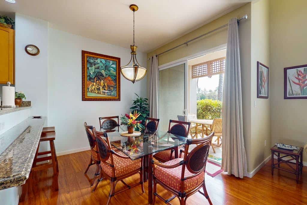 Fabulous condo with 2 lanais, pools, hot tubs, tennis & gym - near beach