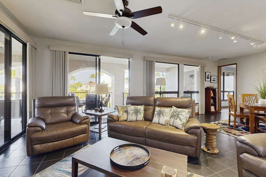 Condo near the beach with lanai, shared pool & hot tub, spa, gym, tennis & wifi