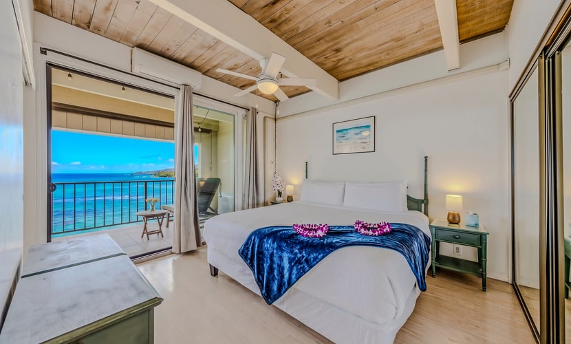 Relaxing oceanfront getaway with views from the lanai, shared pool and hot tub