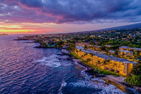 Relaxing oceanfront getaway with views from the lanai, shared pool and hot tub