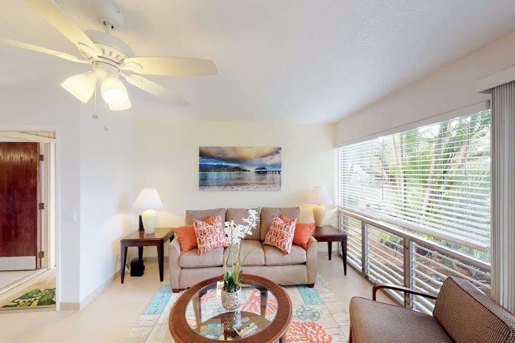 Quiet condo with covered lanai, shared pool, and hot tub