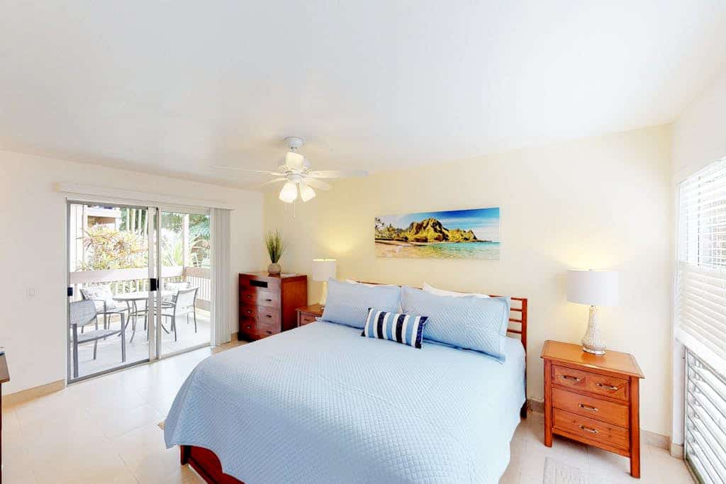 Quiet condo with covered lanai, shared pool, and hot tub