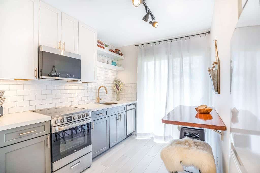 Bright Garden-Level Condo with Private Lanai, Full Kitchen & Easy Walk to the Beach