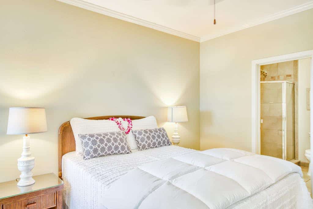 Relaxing condo with WiFi, gorgeous ocean views, shared pool, & more