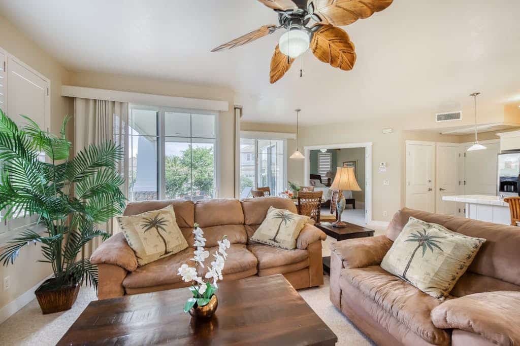 Hawaiian condo with WiFi, shared pool & hot tub - close to golf, beach