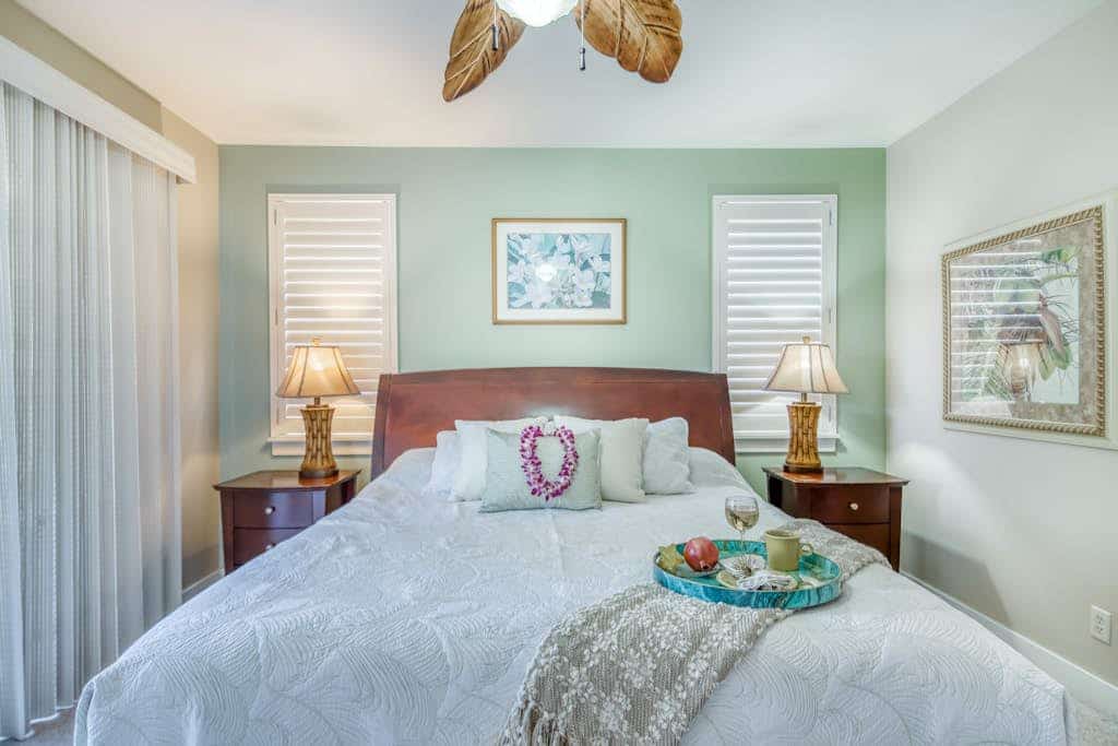 Hawaiian condo with WiFi, shared pool & hot tub - close to golf, beach