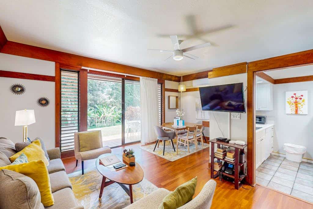 Lovely condo with lanai, pool, hot tub, tennis & gym - walk to Kiahuna Beach