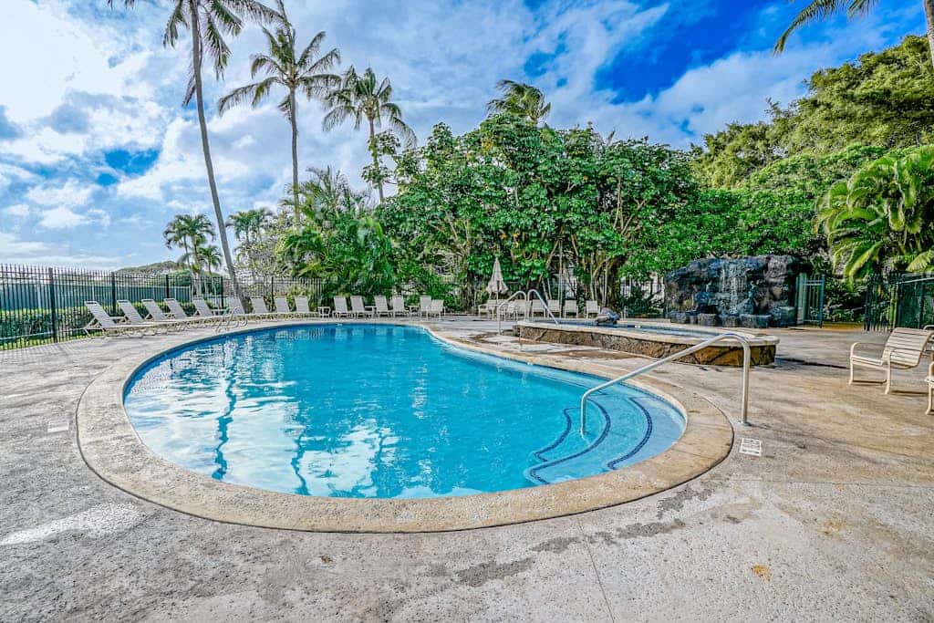 Gorgeous home with lanai, AC, pool, hot tub, & tennis - walk to dining & beach