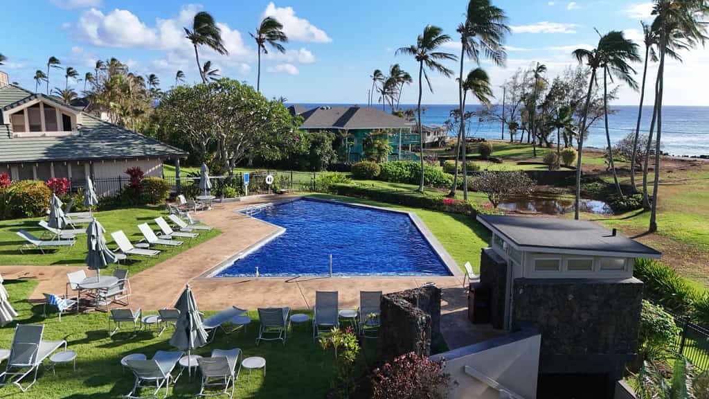 Gorgeous home with lanai, AC, pool, hot tub, & tennis - walk to dining & beach
