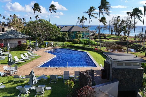 Gorgeous home with lanai, AC, pool, hot tub, & tennis - walk to dining & beach