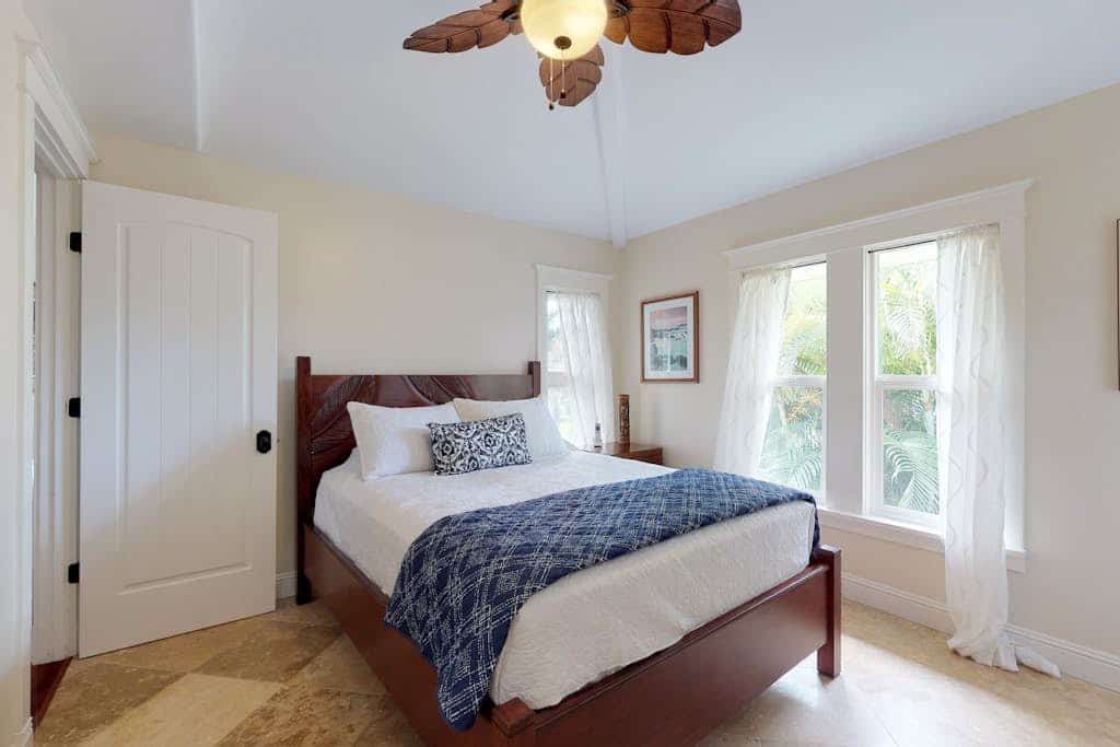 Beautiful home with great room, lanai & private hot tub - walk to Anini Beach