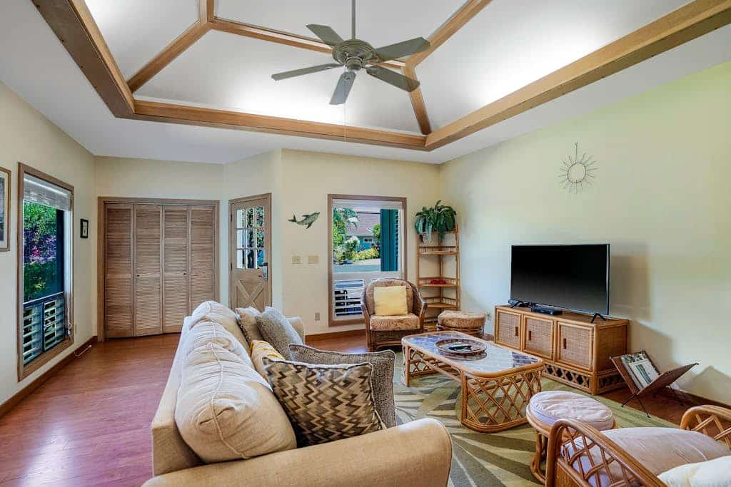 Home near the beaches w/ washer/dryer, central AC, shared pool, hot tub, tennis
