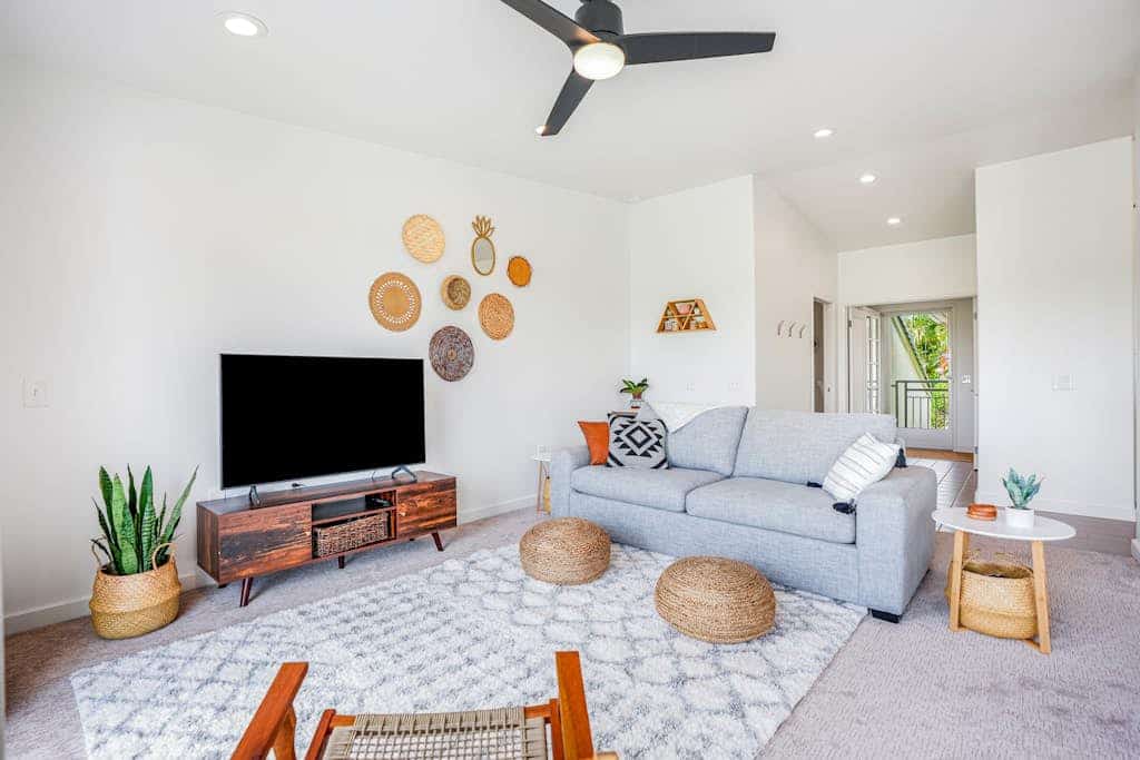 Golf course-adjacent condo with fast WiFi, washer/dryer, pool, & hot tub