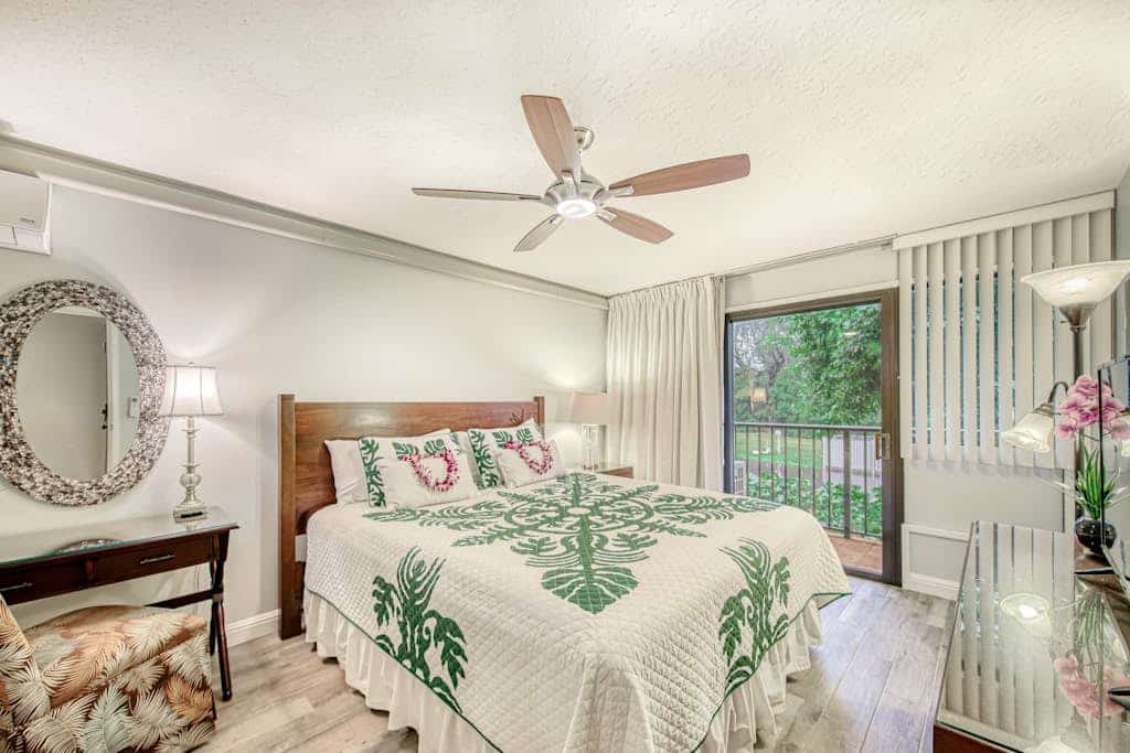 Renovated Condo in an Oceanfront Complex with AC, Lanai, and Pool