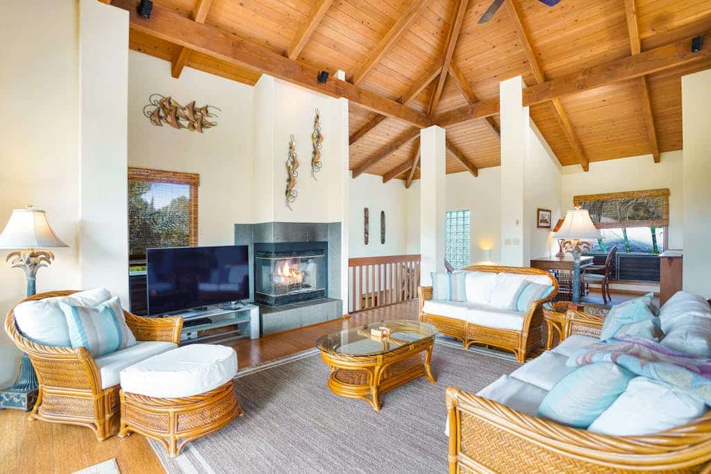 Hawaiian mansion with private pool, hot tub, ocean view, & high-speed WiFi