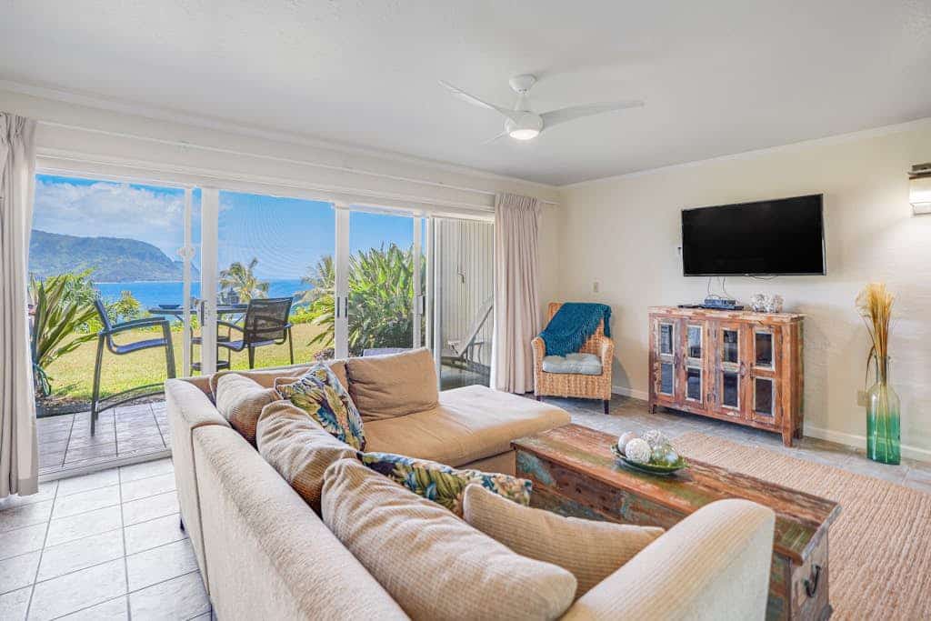 Fabulous condo with views at Pali Ke Kua, shared hot tub & pool, WiFi, balcony