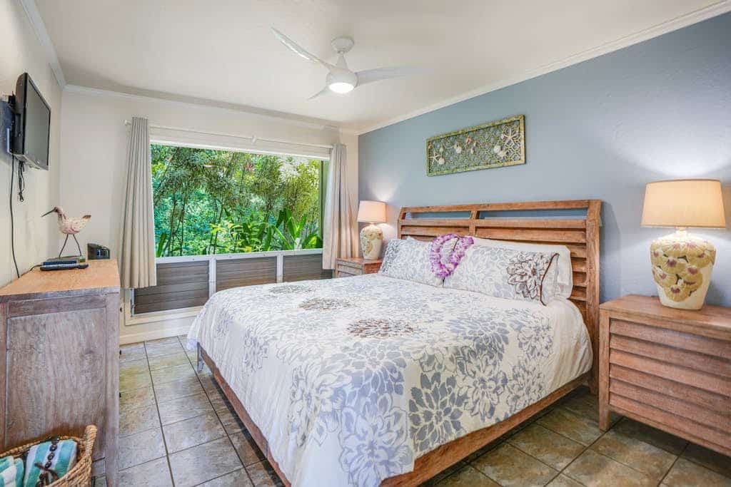 Fabulous condo with views at Pali Ke Kua, shared hot tub & pool, WiFi, balcony