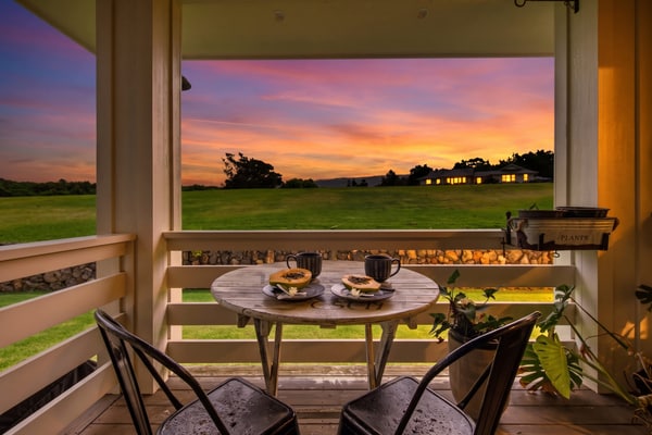 Luxe retreat with hot tub and pool access, private W/D, grill, AC, & gas range