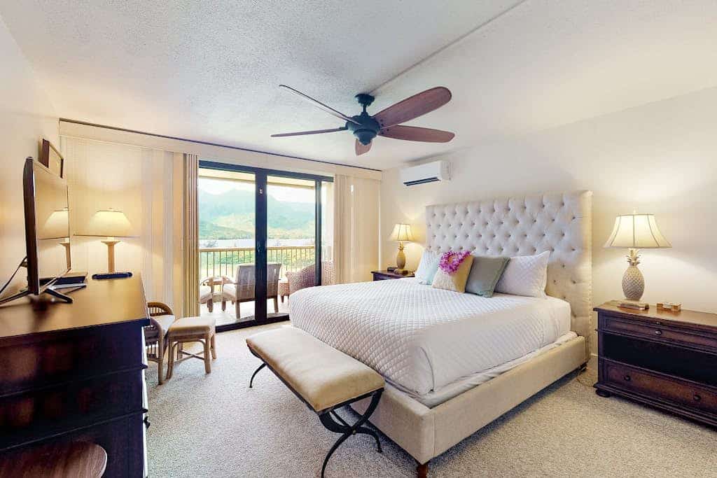 Resort condo with majestic mountain/bay view, lanai, W/D, pools & tennis courts