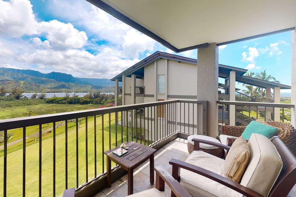 Resort condo with majestic mountain/bay view, lanai, W/D, pools & tennis courts