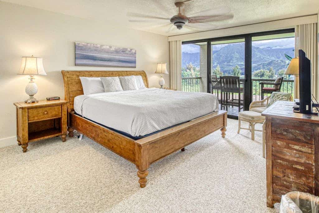 Hotel suite with spectacular mountain/bay view, lanai, 2 pools & 8 tennis courts