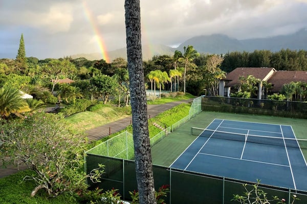 Hotel suite with spectacular mountain/bay view, lanai, 2 pools & 8 tennis courts